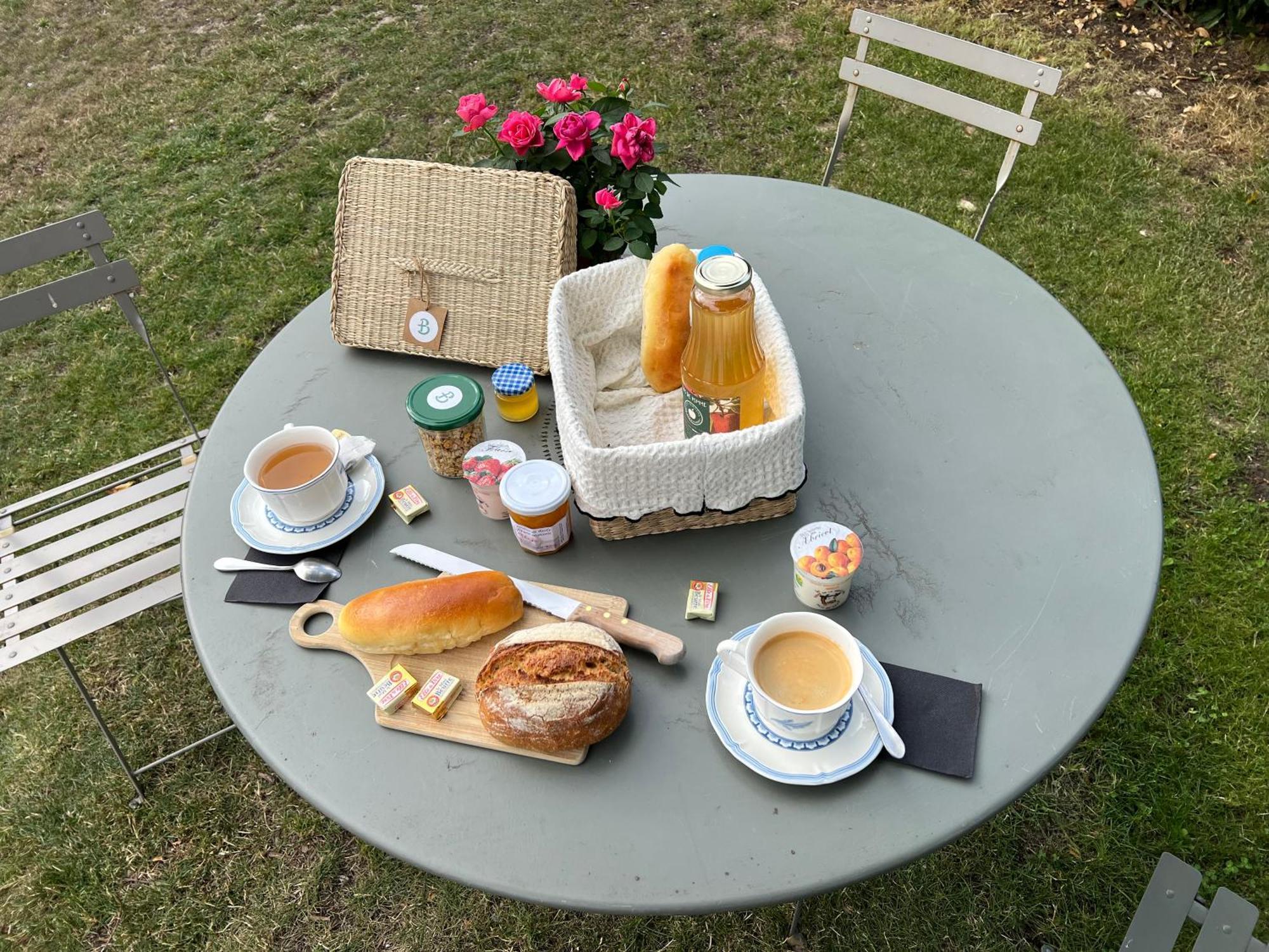 Paddock Prestige By La Boite En Plus Chantilly Luaran gambar
